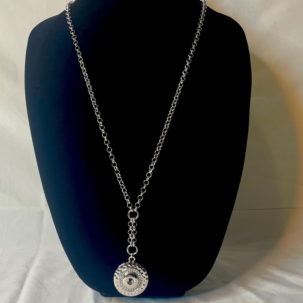 NWT- Magnolia and Vine Hammered Locket for Original Size Snap (18mm)